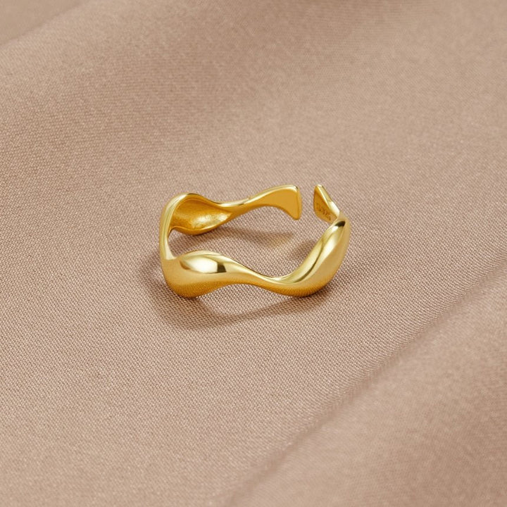 Keya | Gold Wave Ring