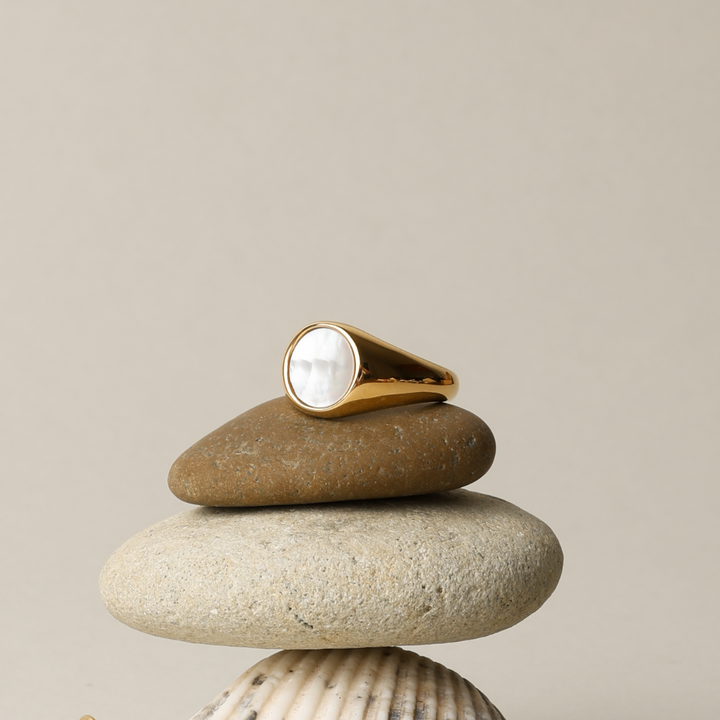 Nayara | Mother Of Pearl Ring