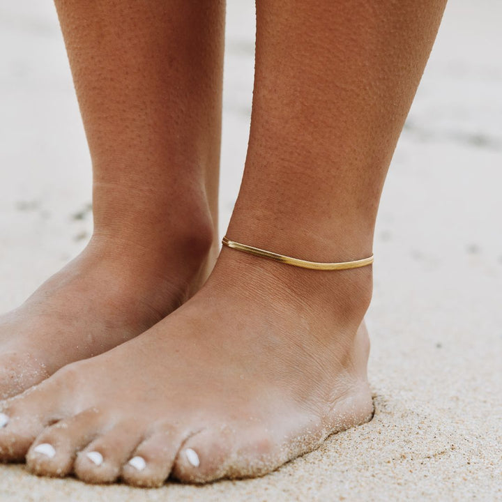 Elara | Herringbone Chain Anklet