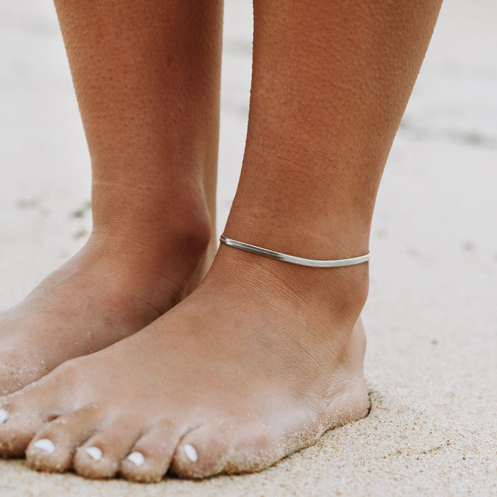 Elara | Herringbone Chain Anklet
